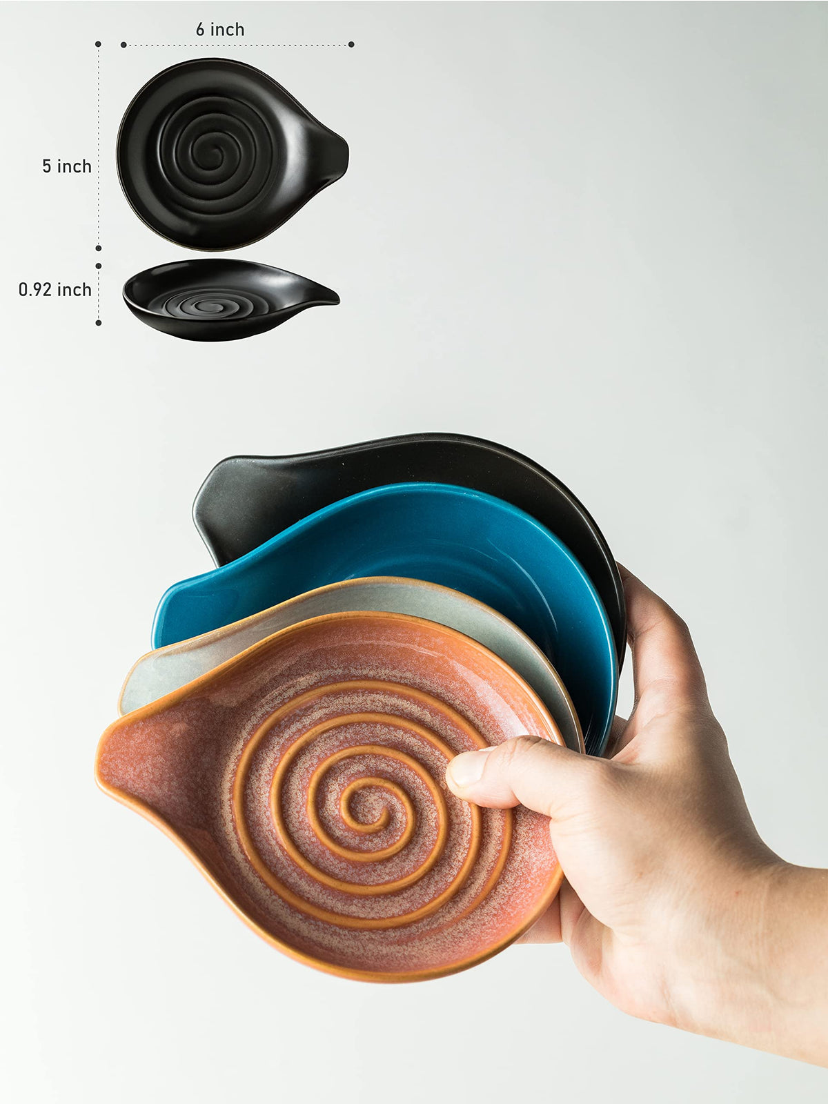Cormomu utensil holder with flat base stabilizes ladles and spoons during cooking