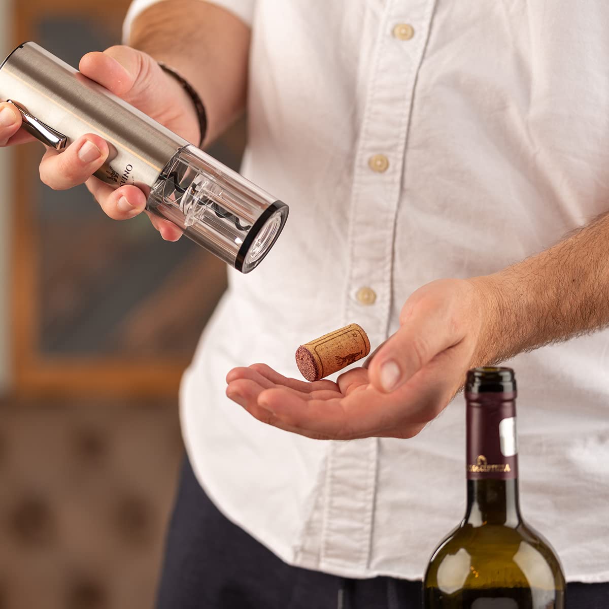 COSVINO wine pump improves freshness and pouring control.