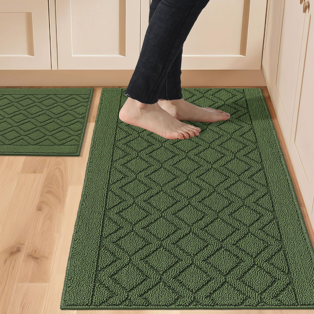 COSY HOMEER anti-slip kitchen mat for safer standing while cooking.
