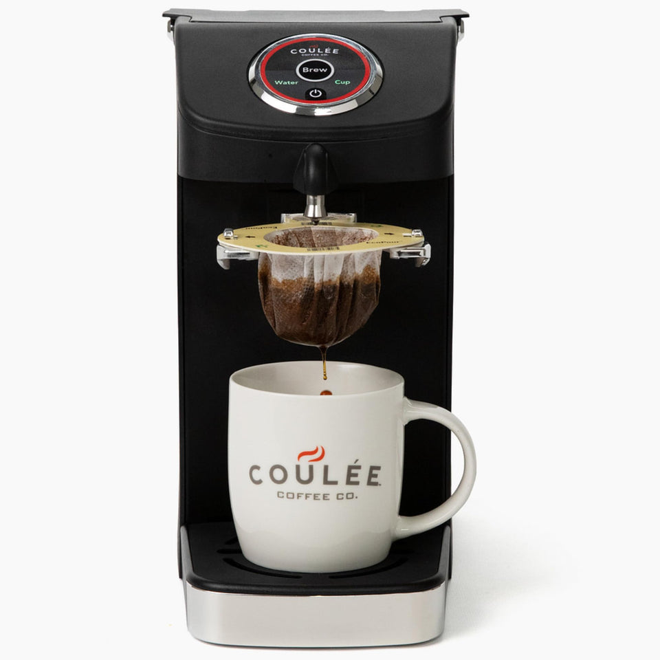 Coulée SWIRL shows a stainless-steel brew path for a clean pour-over.