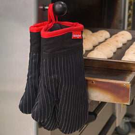 Coziselect black kitchen gloves blend style with practical heat protection.