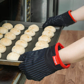 Coziselect heat protection aids safe handling of pans and grills.