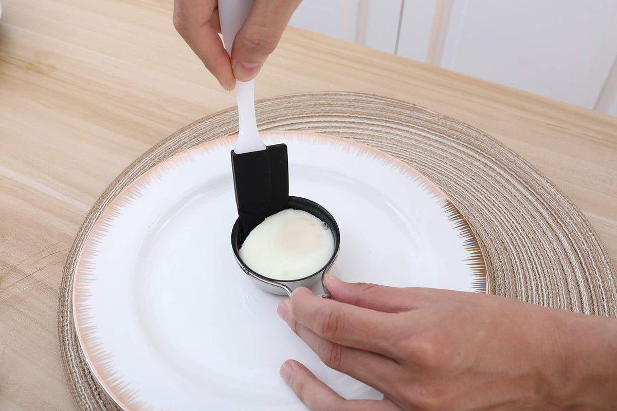 CozyKit silicone spatula included for gentle egg handling during poaching.