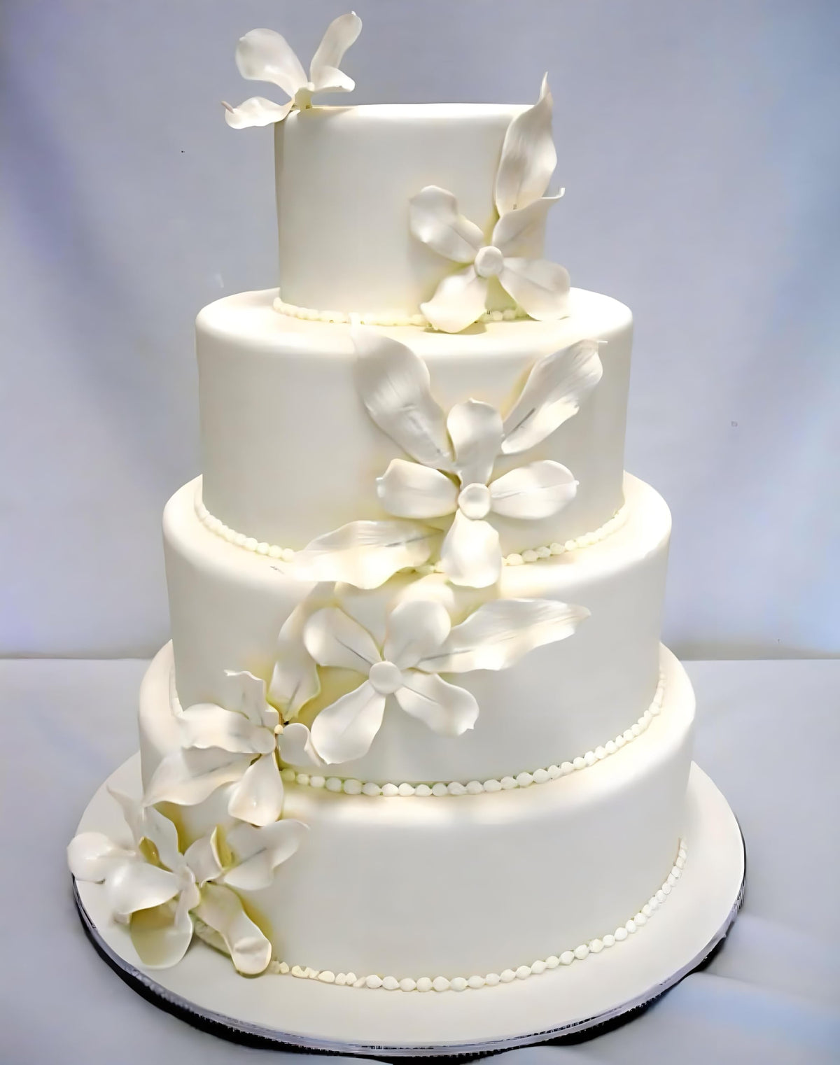 Crafare lightweight foam cake dummy, easy transport for events and rehearsals.