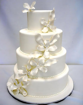 Crafare lightweight foam cake dummy, easy transport for events and rehearsals.