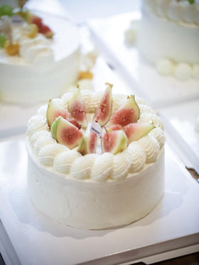 Crafare Round Foam Cake Dummies include two discs for tiered configurations.