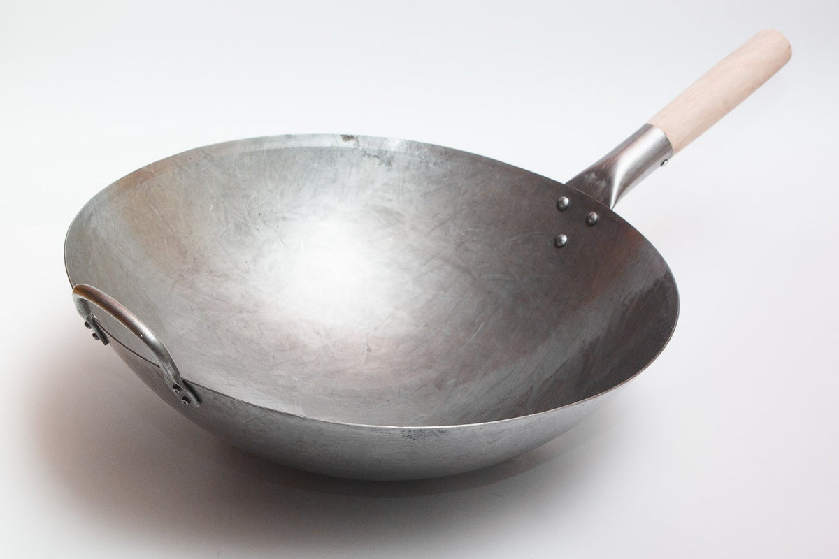 Craft Wok 16-inch seasoning and prep image demonstrates proper pre-use care.
