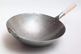 Craft Wok 16-inch seasoning and prep image demonstrates proper pre-use care.