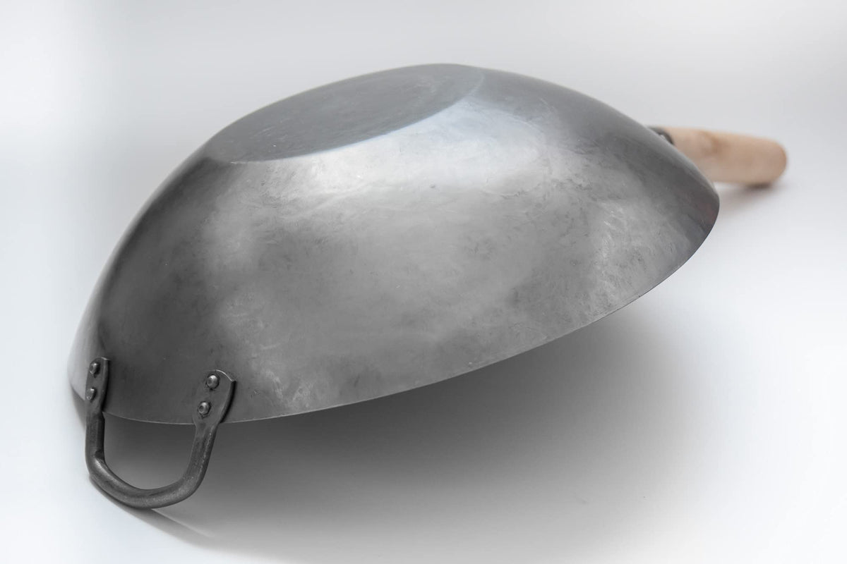 Craft Wok wooden handle grip provides secure, non-slip control