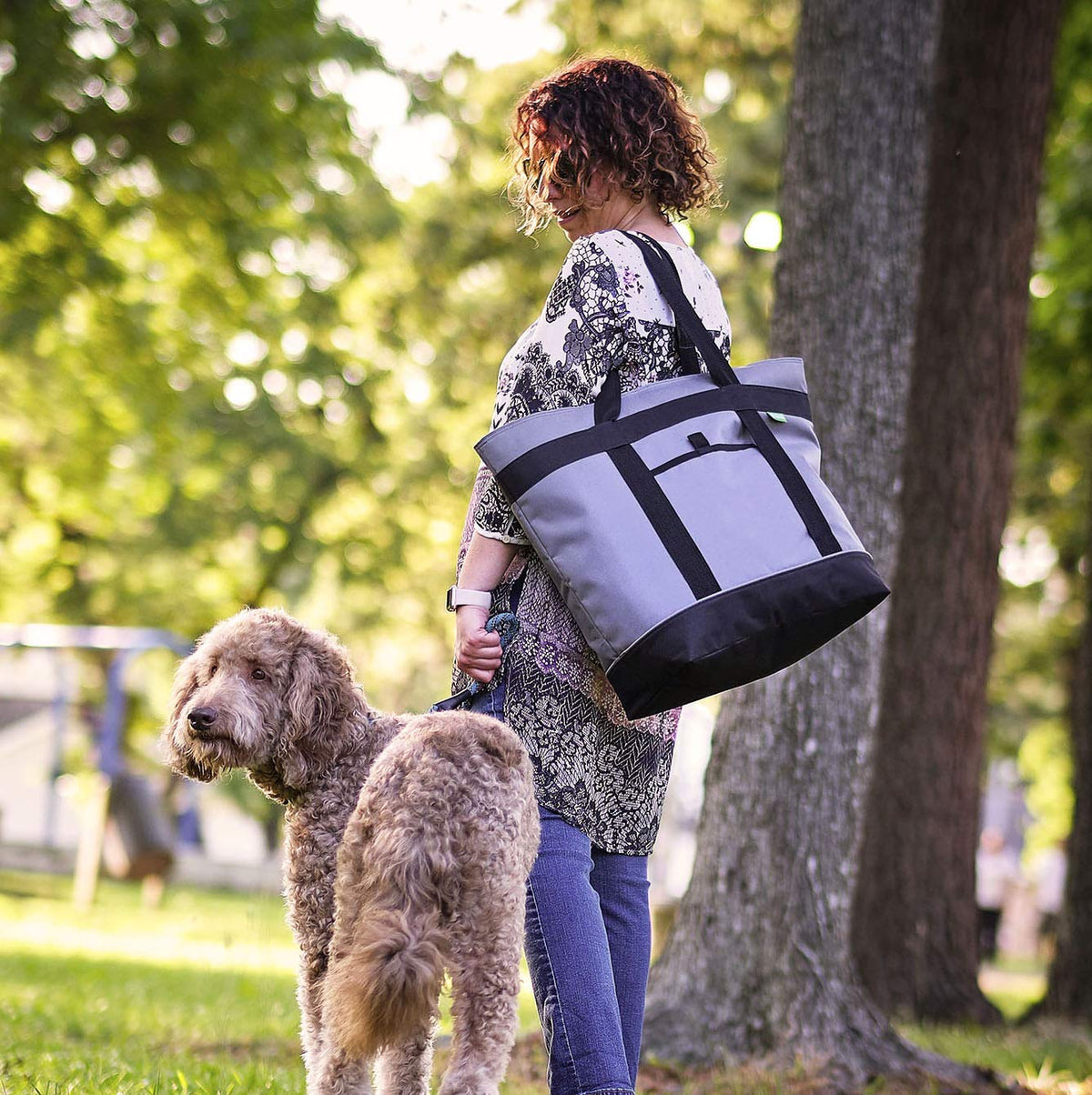 Creative Green Life jumbo insulated cooler bag Charcoal machine-washable for quick cleanup after shopping.