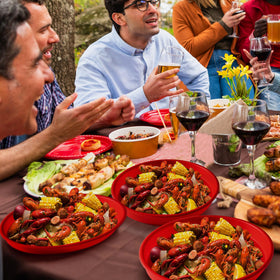 Creole Feast PP1006 easy-clean plastic simplifies post-event cleanup and reuse.