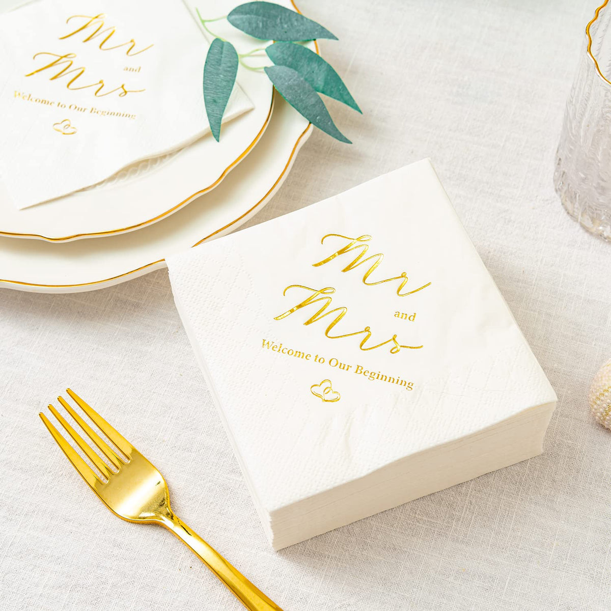 Crisky 3-ply wedding napkins offer thick, absorbent performance for guests.