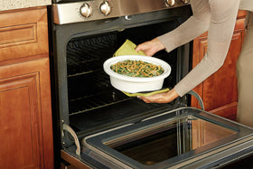 Crock-Pot Cook & Carry locking lid system shown for spill-free transport.