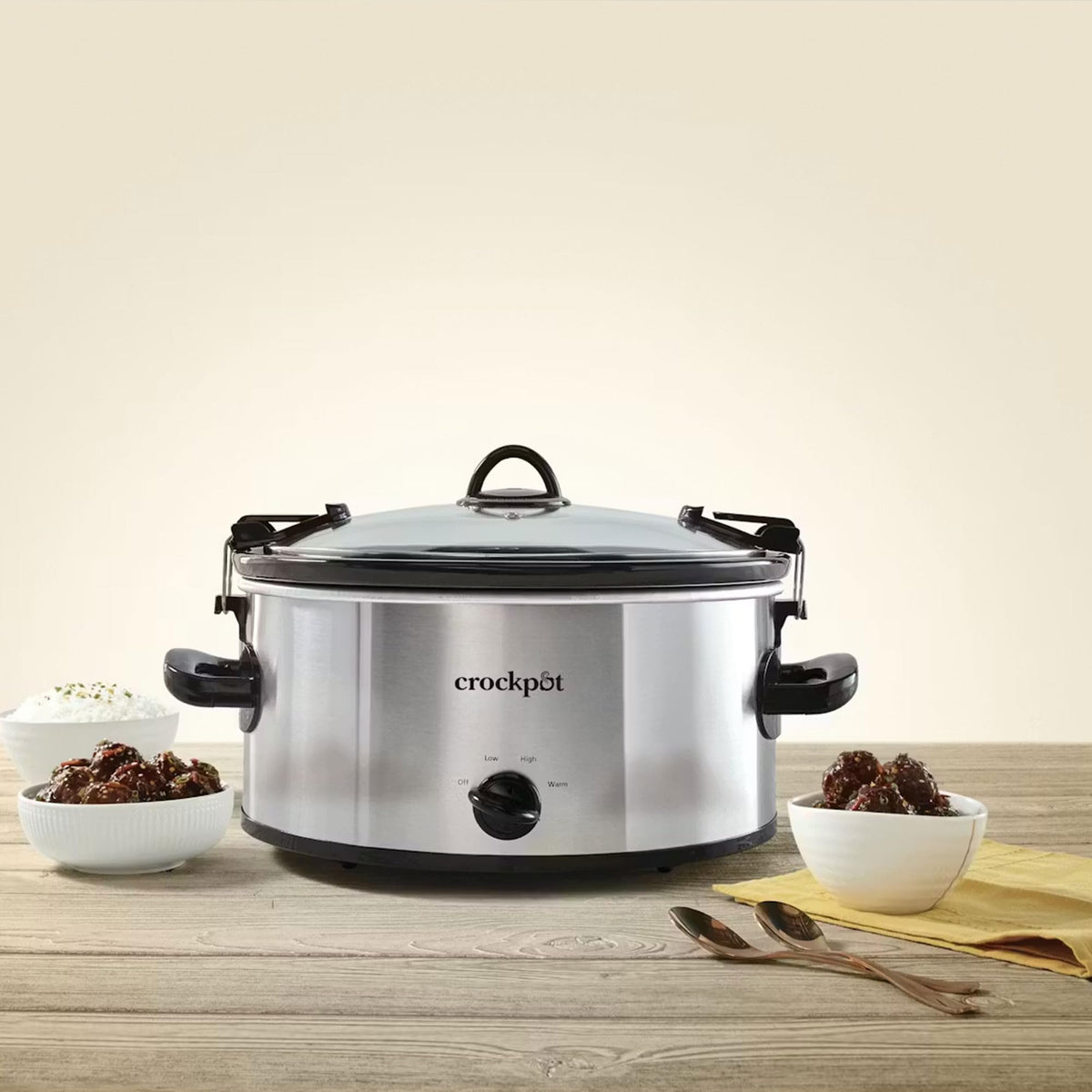 Crock-Pot Cook N Carry 6-quart oval travel lock keeps lid secure.