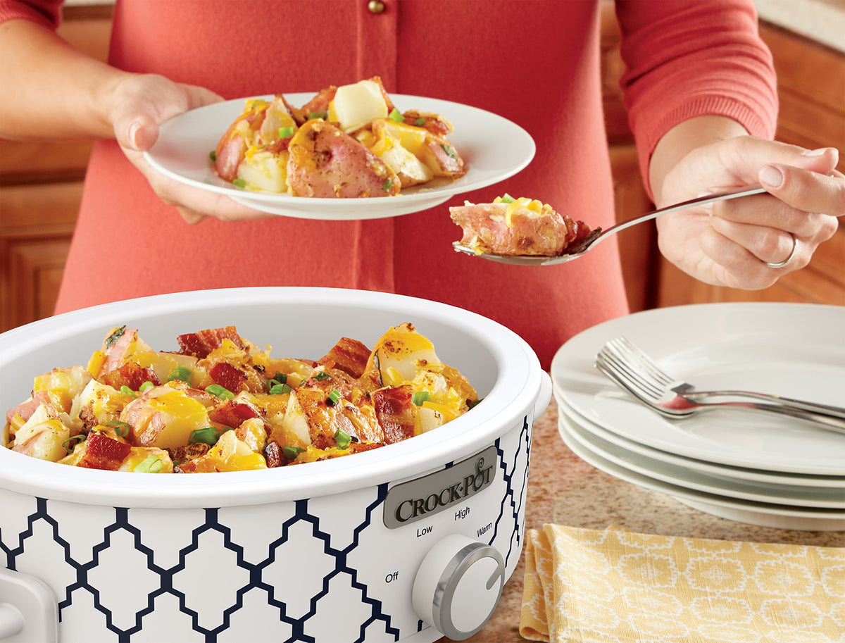 Crock-Pot cord wrap keeps cords tidy during transport.