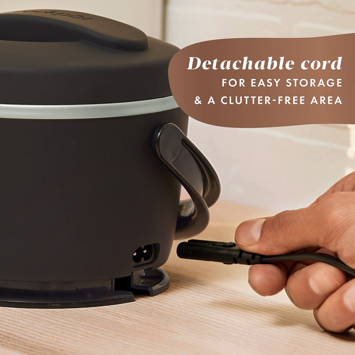 Crock-Pot electric lunch box seal and store lid preventing spills.