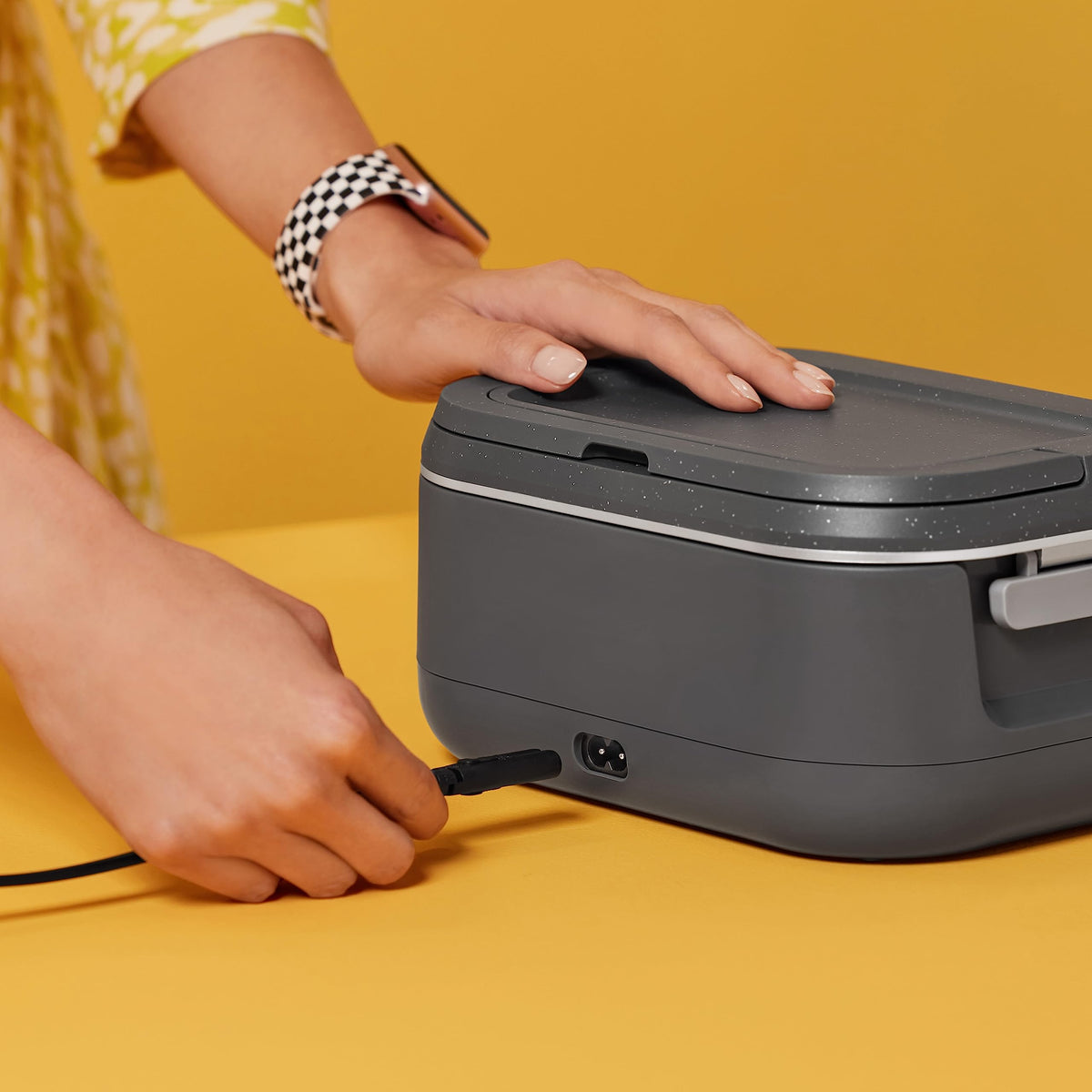 Crock-Pot GO detachable power cord stores neatly beneath.
