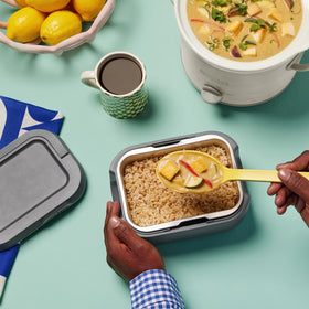 Crock-Pot GO thermal insulation keeps foods hot or cold.