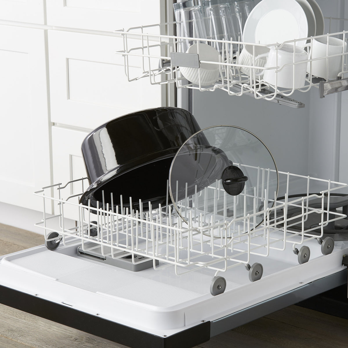 Crock-Pot warming setting keeps dishes at the ideal serving temperature.