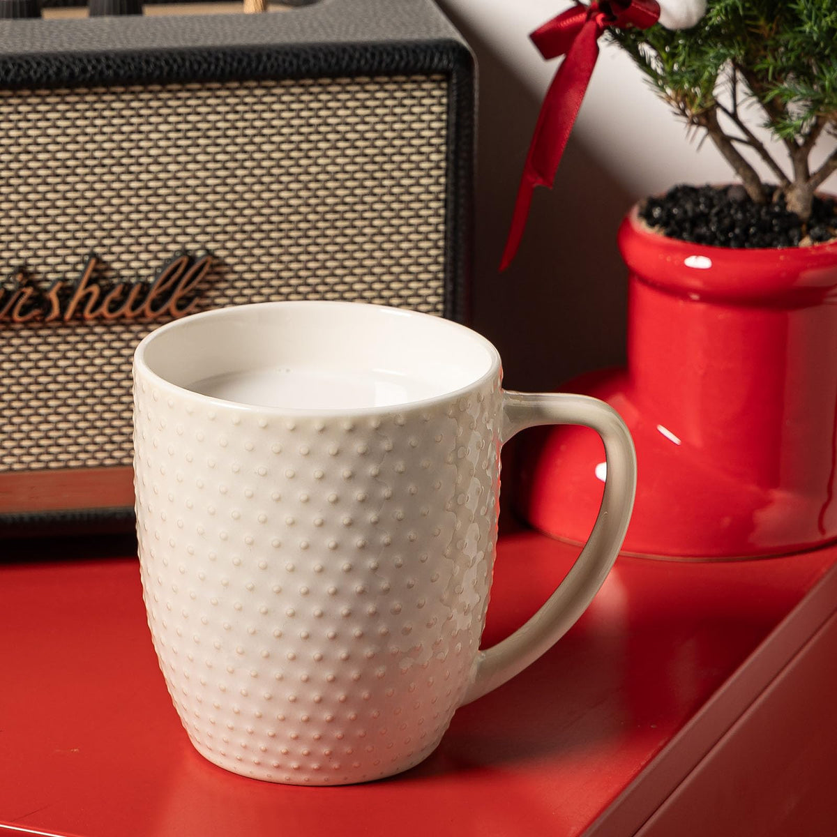 CROWNWOW embossed meadow pattern mug pairs with milk or latte art