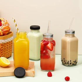 CUCUMI glass curved straws offer smooth sipping and reuse.