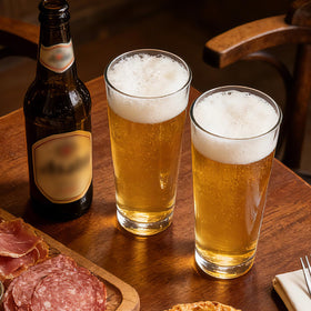CUCUMI pint glasses easy-grip design comfortable handling at gatherings.