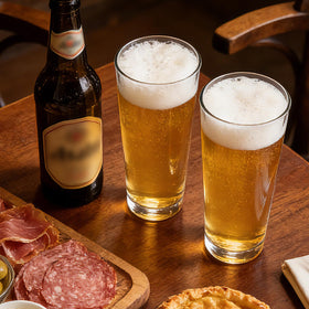 CUCUMI wheat beer glass highlights aroma with a slender, easy-to-hold profile.