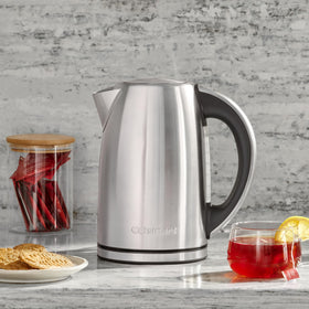 Cuisinart 1.7L electric kettle dripless pour spout helps prevent spills while pouring.