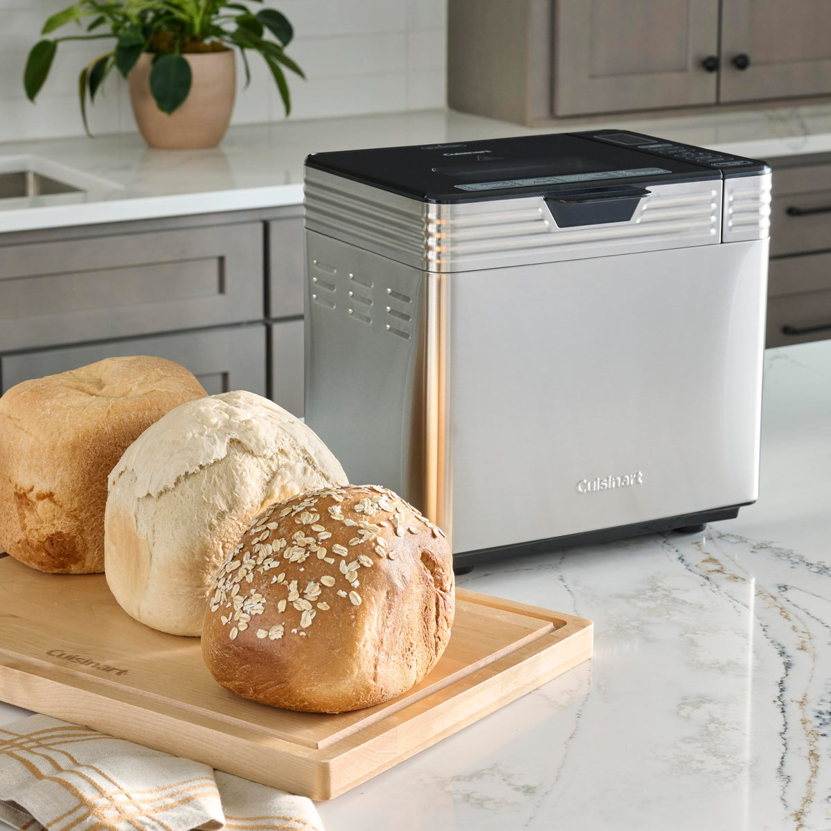 Cuisinart bread maker automatic dispenser adds mix ins evenly during bake