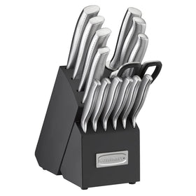 Cuisinart C77SS-15PG ergonomic handles offer a comfortable grip during prep.