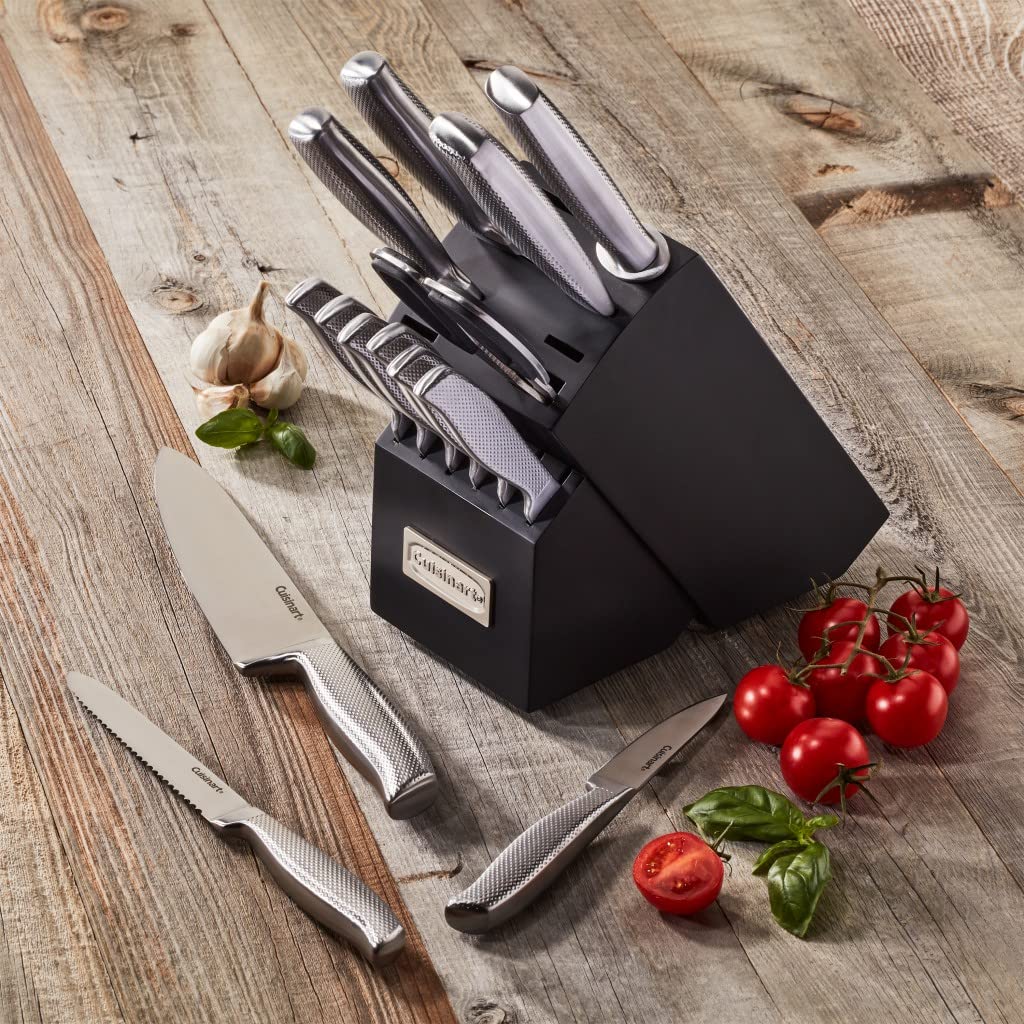 Cuisinart C77SS-15PG sharp blades enable precise trimming and slicing.