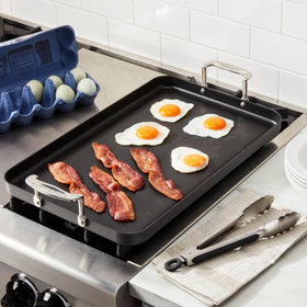 Cuisinart Chef's Classic tempered glass cover to trap heat