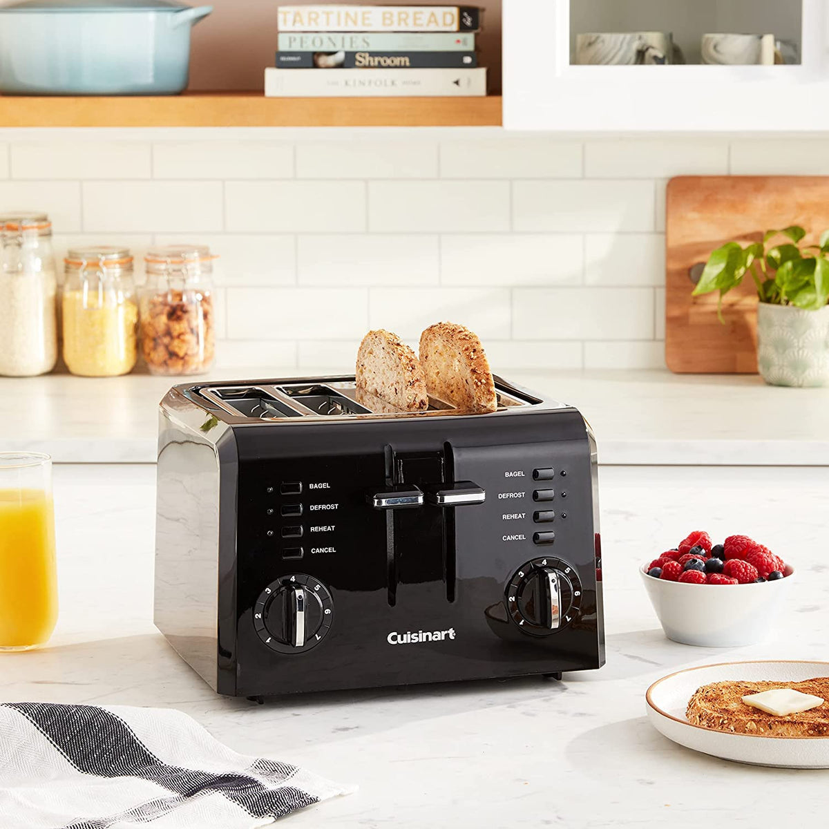 Cuisinart CPT-142BKP1 removable crumb tray makes cleanup quick