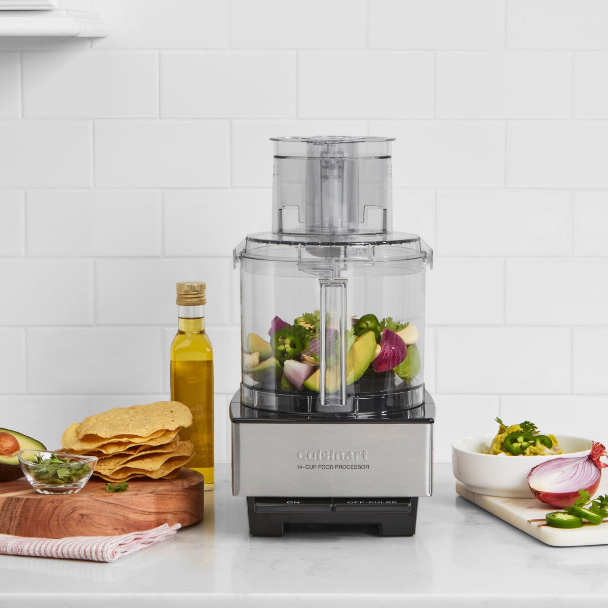 Cuisinart DFP-14BCNY large feed tube for loading whole produce.