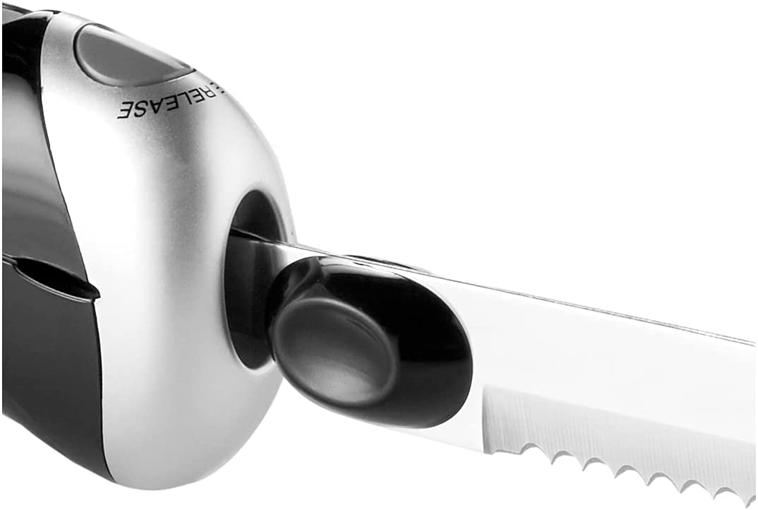 One-touch on/off control on the Cuisinart electric knife for simple operation
