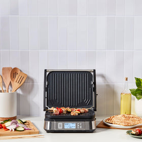 Cuisinart Griddler 5-ways to grill shown with grill and griddle plates.