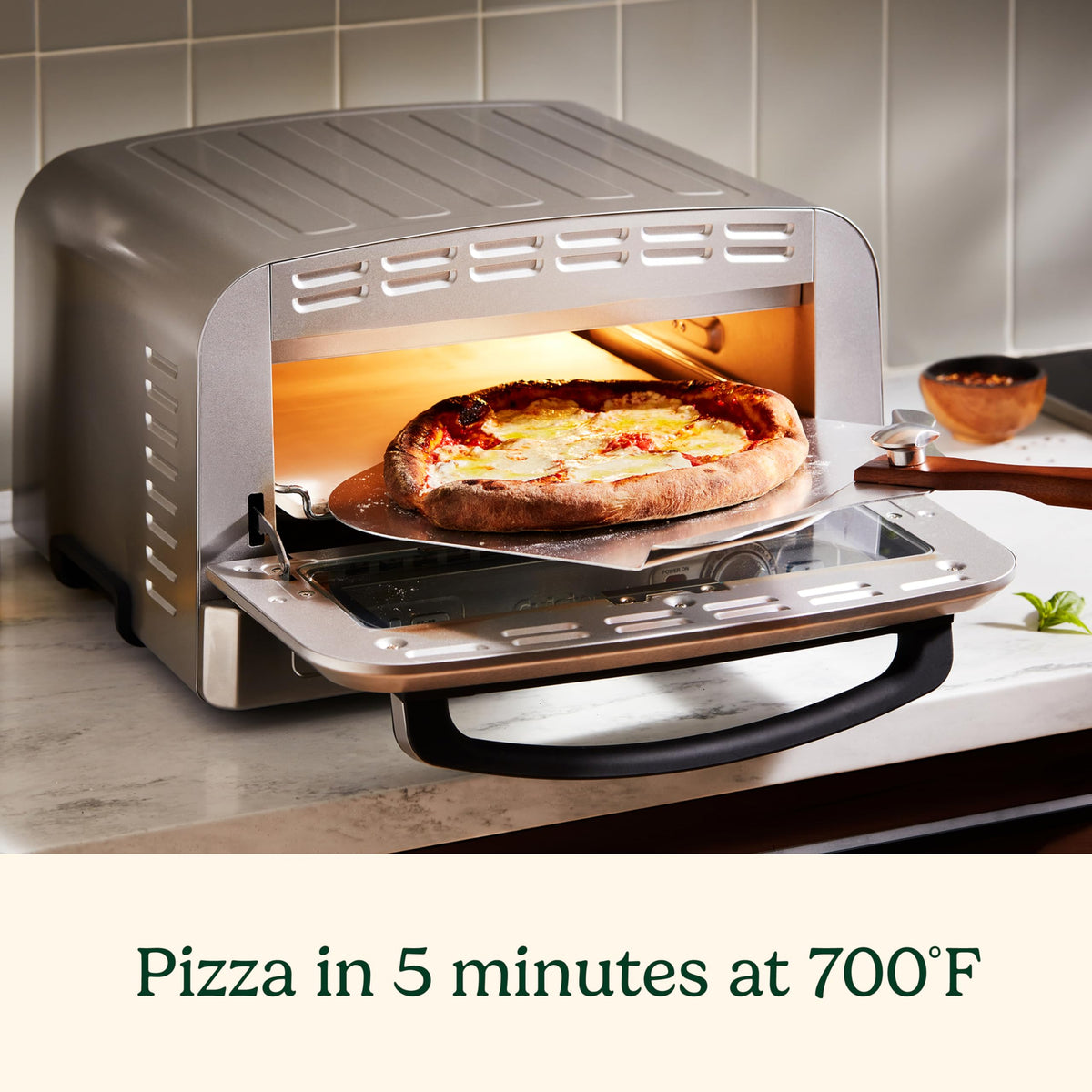 Cuisinart Indoor Pizza Oven interior light enhances baking visibility