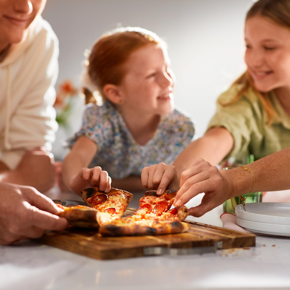 Cuisinart Indoor Pizza Oven includes a pizza peel for easy loading