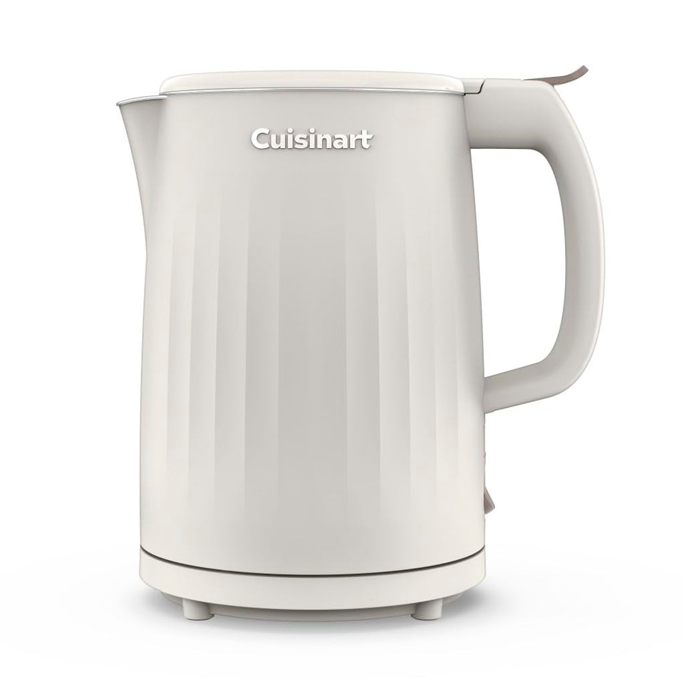 Cuisinart Soho kettle boil-water close-up showing rapid boil with stainless interior