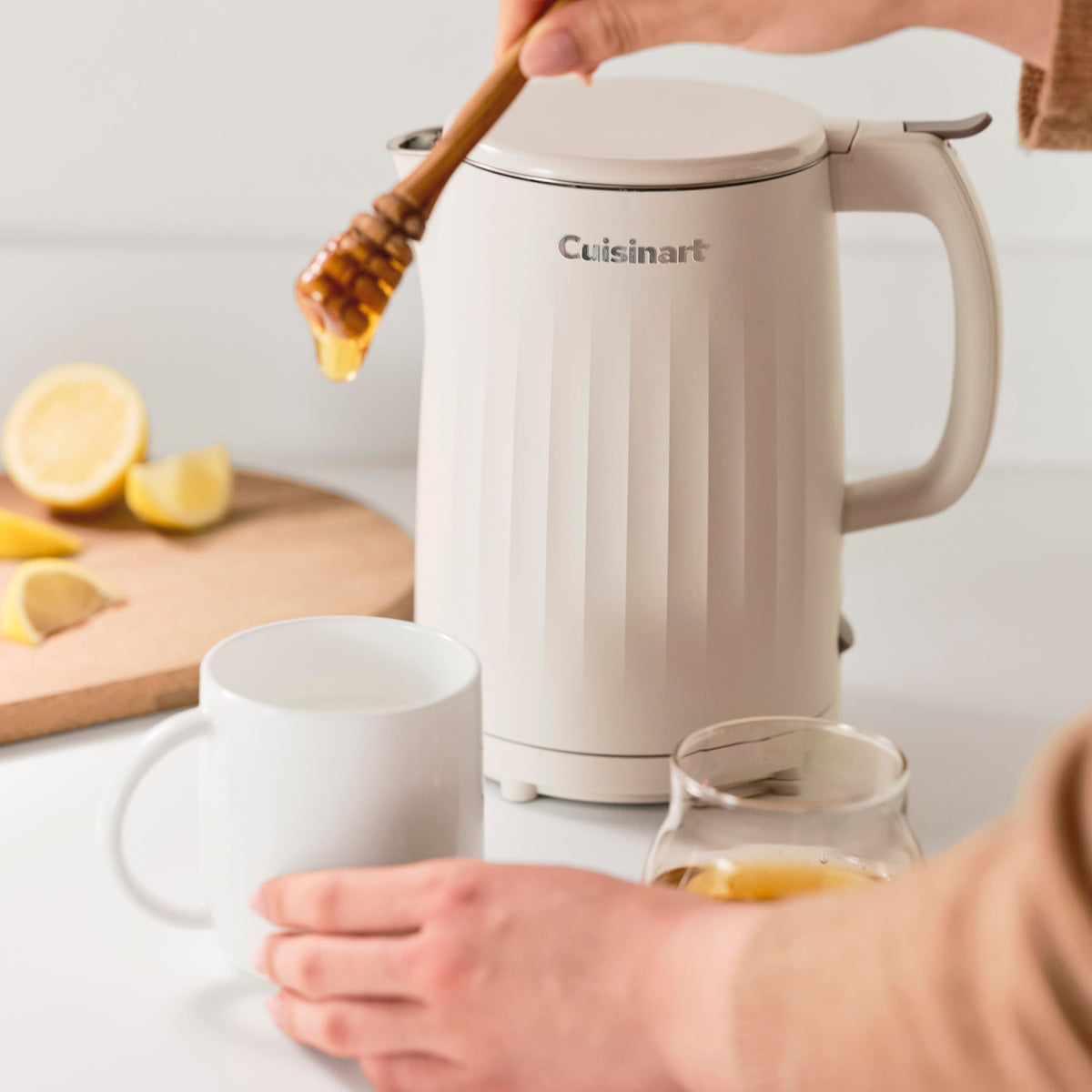 Cuisinart Soho one-touch operation close-up demonstrates fast boiling