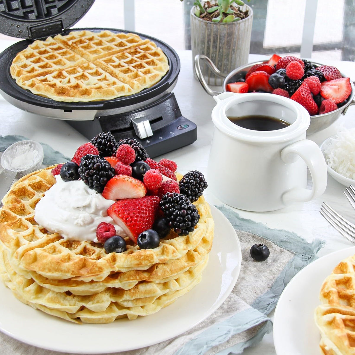 Cuisinart waffle-maker browning settings dial displaying five customizable shades.