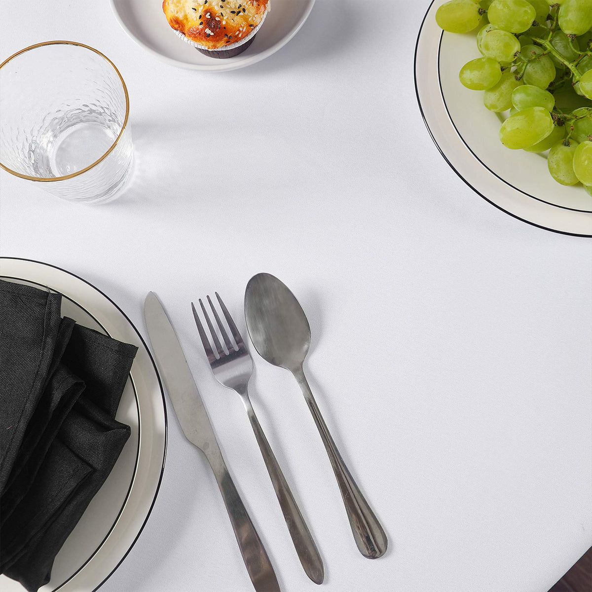 Cupuamon machine-washable round tablecloth retains color and shape after cycles.