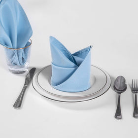 Cupuamon dining table arrangement using Blue Mist napkins.