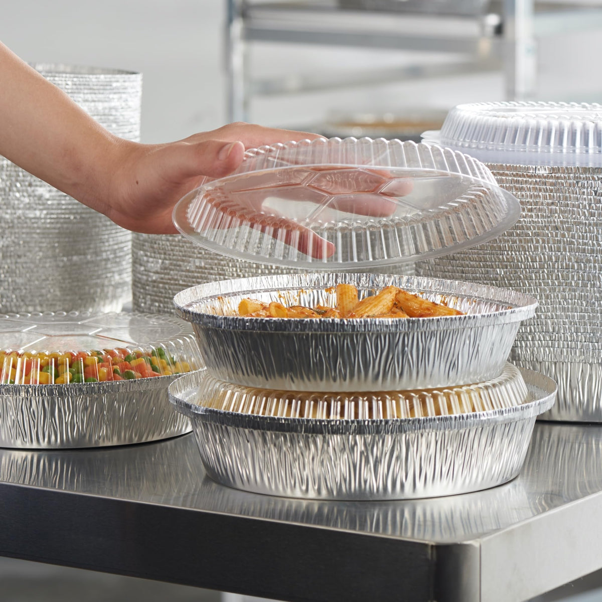CURTA recyclable aluminum pan emphasizes an eco-friendly kitchen choice.
