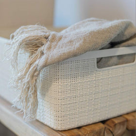 Curver set6 white basket with easy-carry handles for transport.