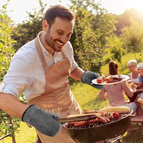 CUSIRA easy-clean oven gloves are machine washable for quick cleanup.