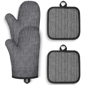CUSIRA oven mitts with silicone heat-resistant grip for safe handling of hot dishes.
