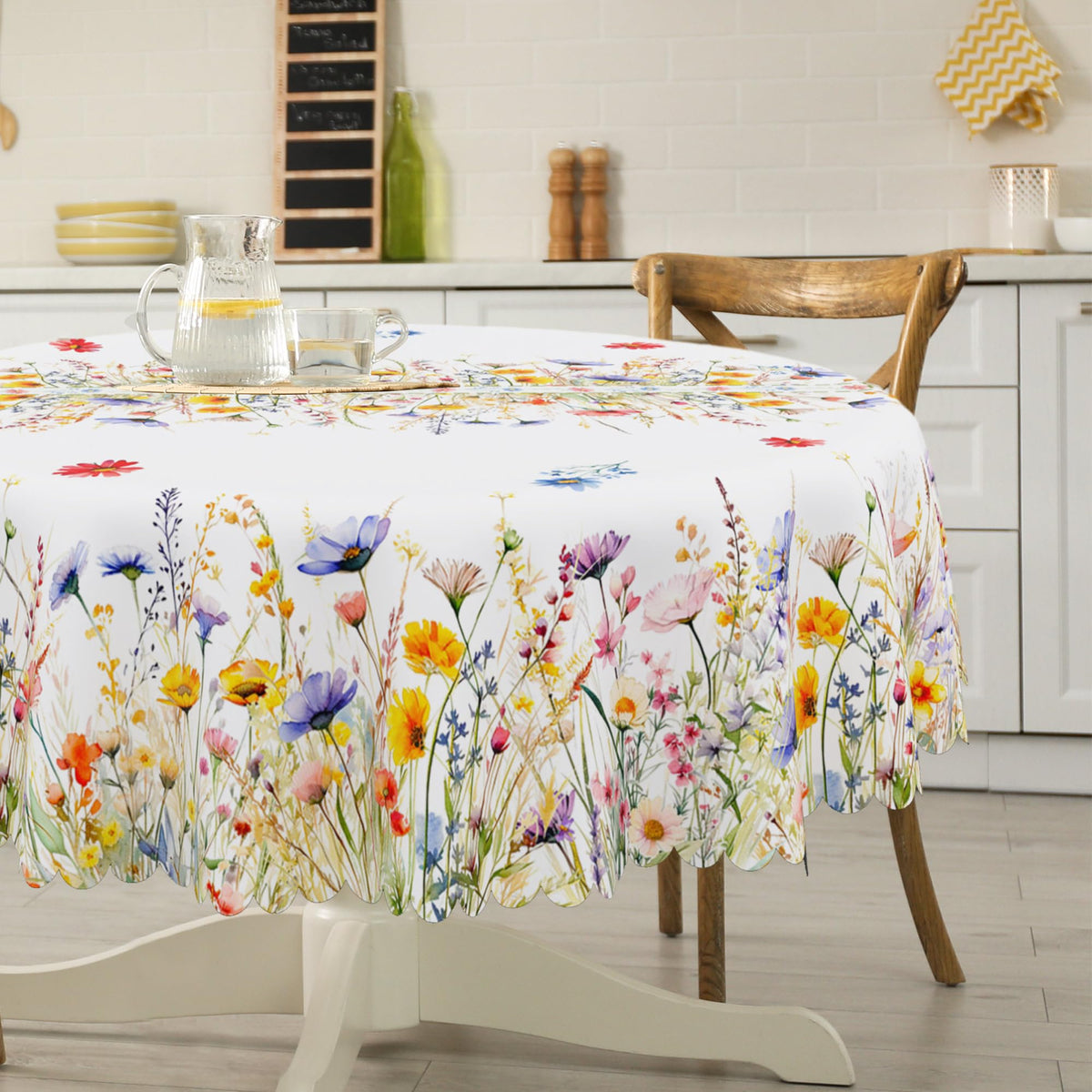 Cusugbaso round spring tablecloth, 70-inch diameter, water-resistant bloom design.