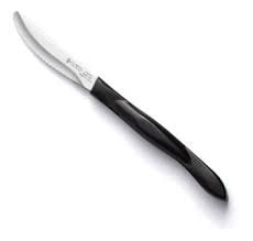 Cutco Model 1759 table knife double-D edge close-up highlights serrated edge for precise slicing.