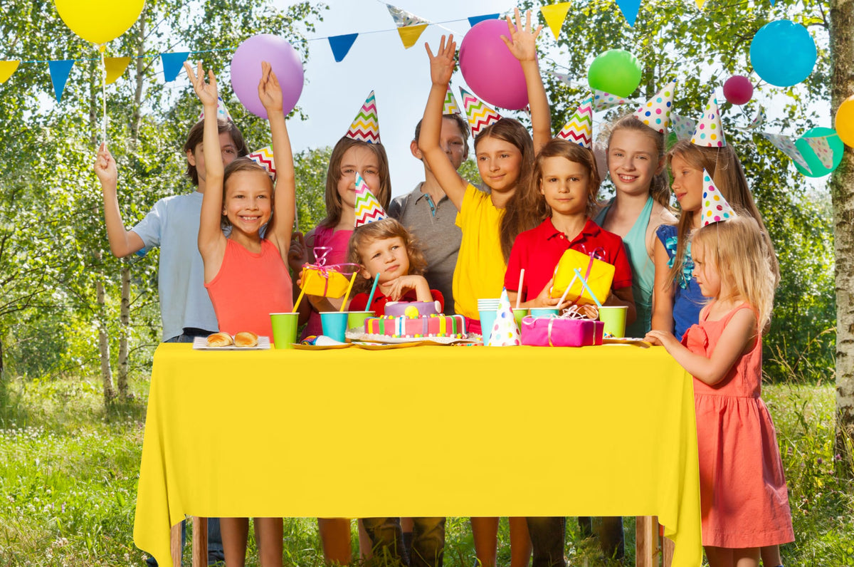 CUUSNNY sturdy PEVA material resists tears for reliable party coverage.